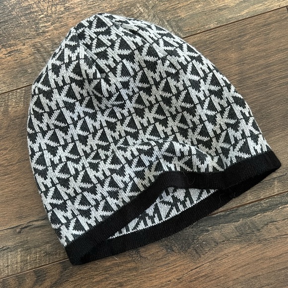 MICHAEL Michael Kors Beanie - Picture 4 of 4